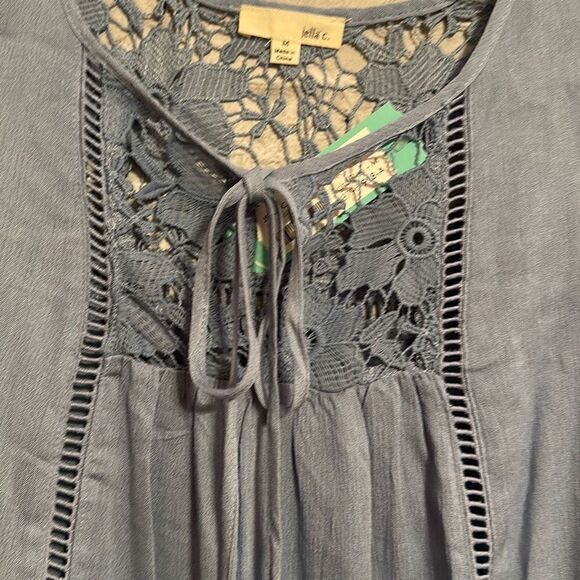 Jella C   - Picture 3 of 5